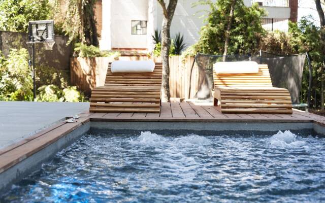 Casa con amplia terraza y jacuzzi