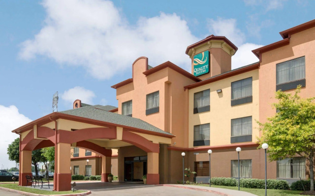 Quality Suites Houston IAH Airport - Beltway 8