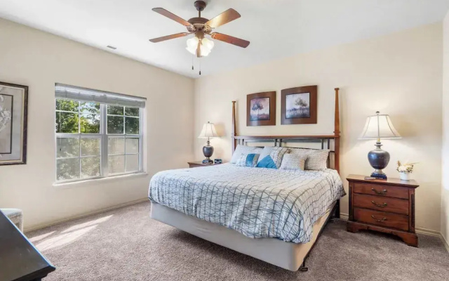R&L Scenic Views Retreat for 4