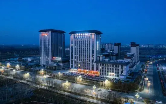 Homeinn Plus Hotel (Aksu Jiefangbei Road Airport)