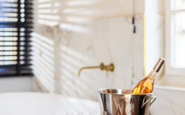 Villa Albi - Machne Yehuda Hotel