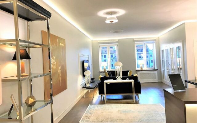 MONDRIAN Luxury Suites UNESCO Old Town