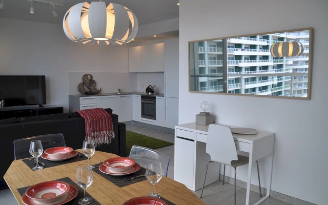 Modern Seaview Apartment In a Prime Location