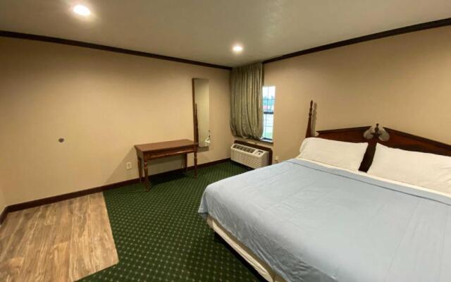 OYO Pinewood Inn & Suites Silsbee