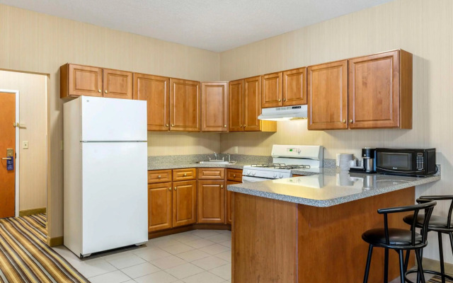 Best Western Plus New England Inn & Suites