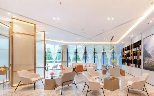 Atour Hotel (Shenzhen Guangming New Town Phoenix City Metro Station)