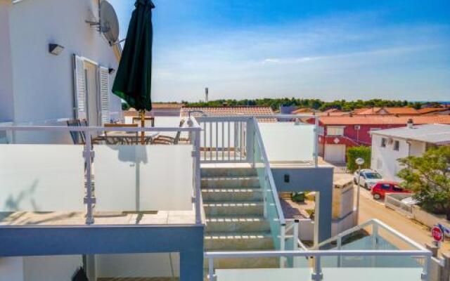 Marina Apartments Vir