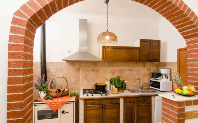 Authentic Villa With Private Pool,hot Tub,covered Terraces,panoramic View, Wi-fi