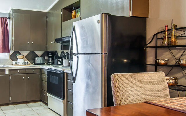 Rodeway Inn & Suites