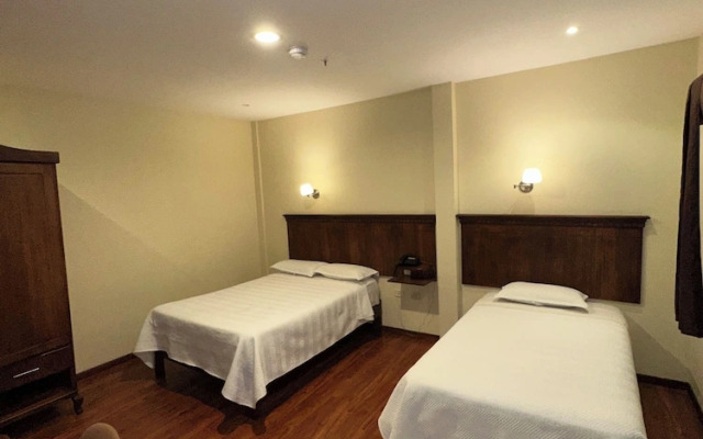 Hotel & Suites El Quijote