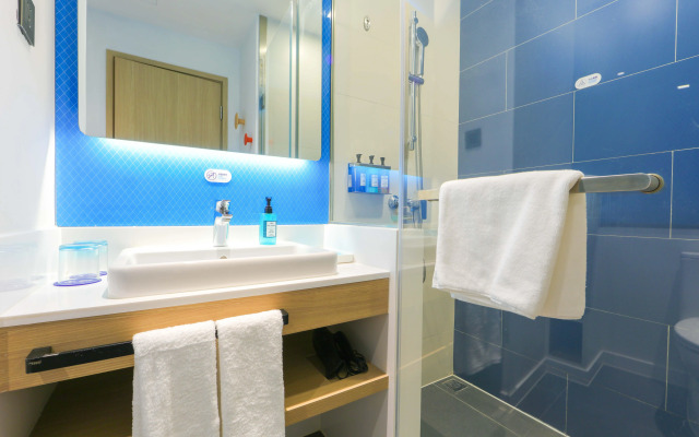 Holiday Inn Express Shanghai Pudong Airport