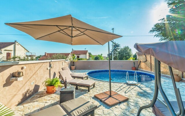 Lovely Apartment in Pakoštane With Private Swimming Pool