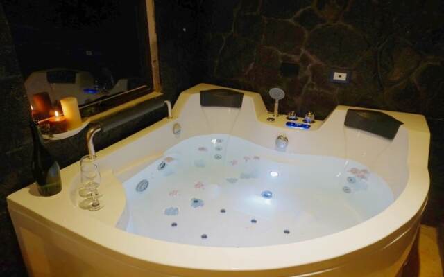 Room With Jacuzzi, Vacation Spa House With Turkish Bath