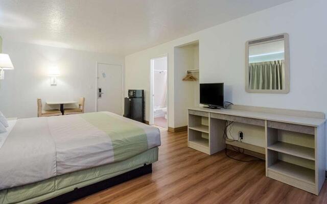 Motel 6 Evanston