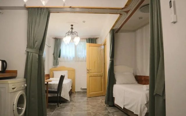 3 floor history mansion