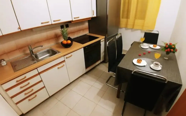 A4 Beachfront apt With big Terrace and sea View