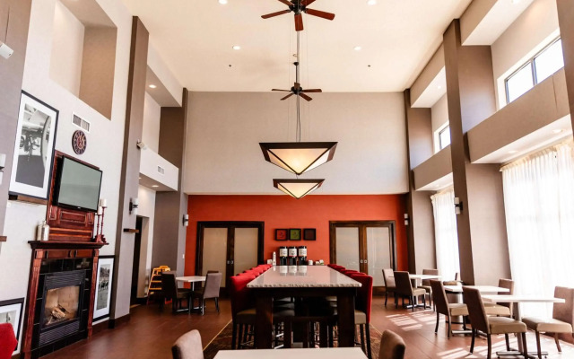 Hampton Inn & Suites Scottsbluff Conference Center