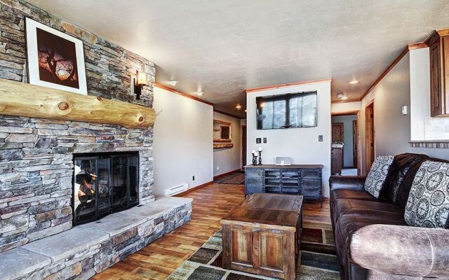 Ski Hill 27 2 Bedroom Condo by RedAwning