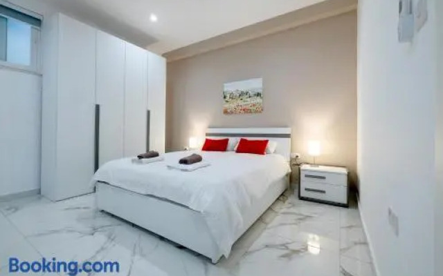 Top Location 2 Bedroom With Terrace