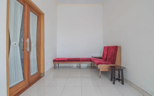 RedDoorz Plus near Alun Alun Kuningan