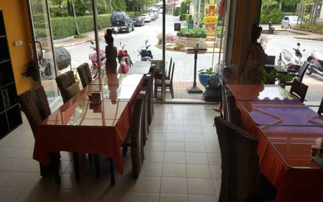 Pitstop Restaurant and Guesthouse