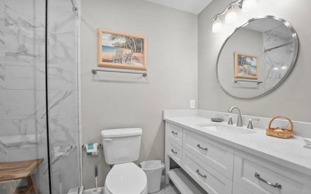 Two-story Condo With Private Deck, Wifi and Courtyard Pool Access