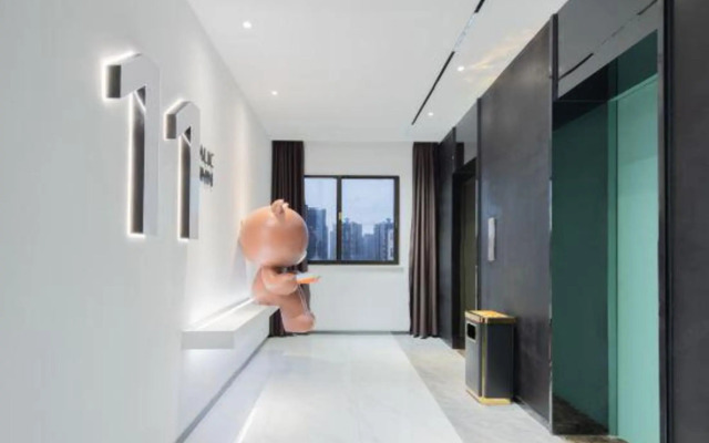 Aili cinema Zhenxuan Hotel (Haiken Plaza store, haixiu Middle Road, Haikou)
