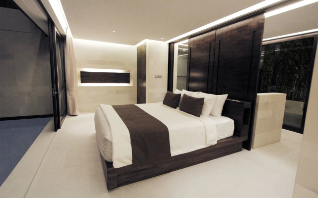 eqUILIBRIA SEMINYAK