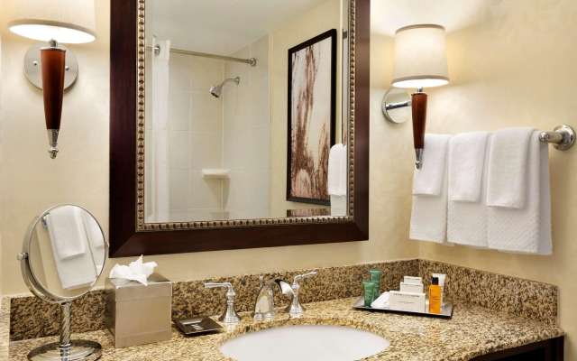 Hilton East Brunswick Hotel & Executive Meeting Center