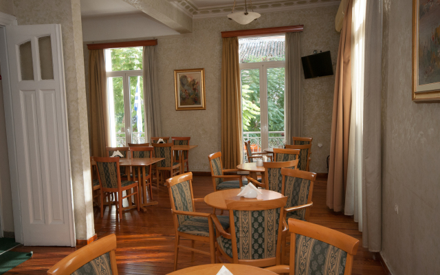 Cecil Hotel