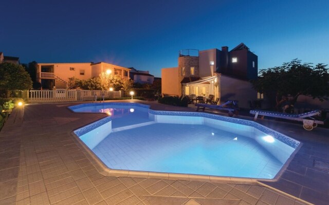Beautiful Home in Vir With Wifi and 5 Bedrooms