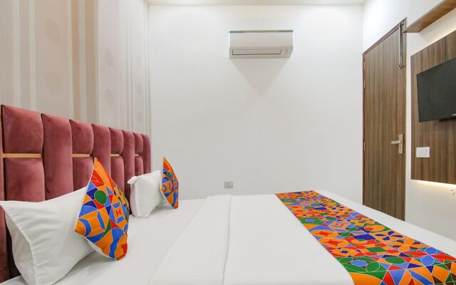Fabhotel Yellow Leaf