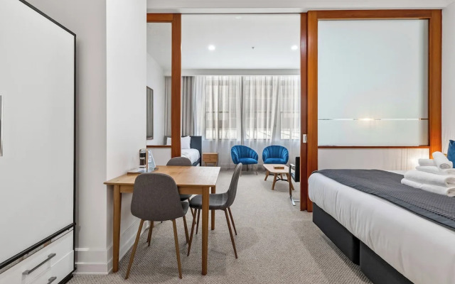 Central 1BR w/ Pool,Gym+Tennis Court Zodiak Stays