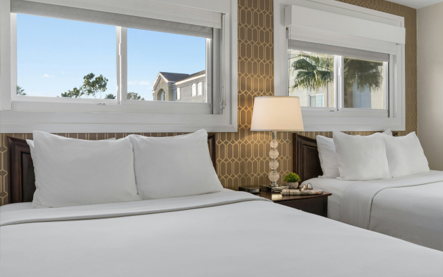 Peacock Suites