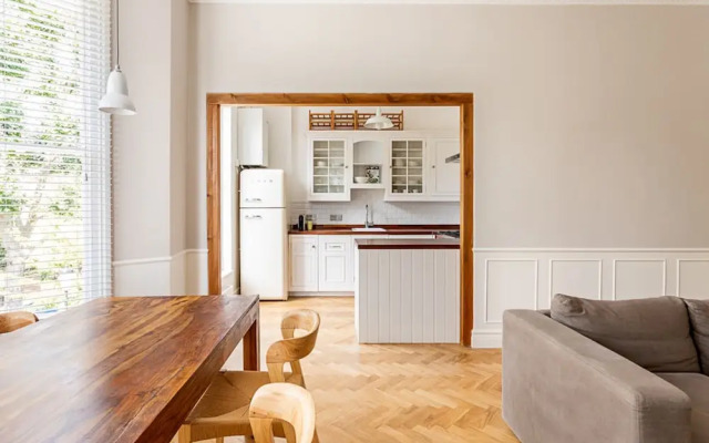 Newly Renovated One Bedroom Kensington Flat