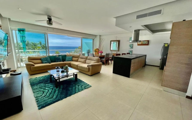 NV 4L Peninsula Beach Front and ocean view
