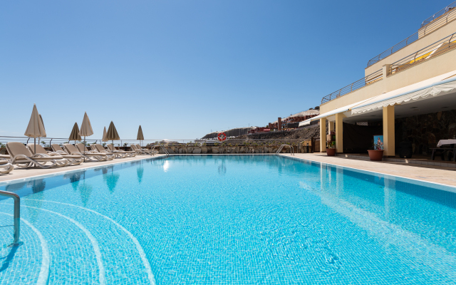 Holiday Club Sol Amadores Hotel