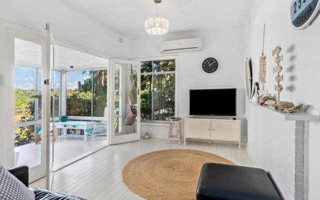 BOMBORA Gerroa 4pm check out Sundays