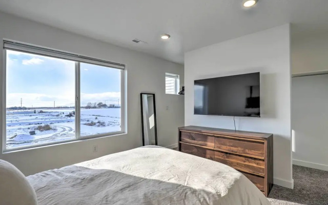 Modern Mountain Townhome - Ski Nearby