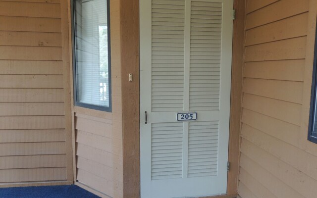 Laurel Court #205