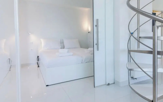 Marousi 2 Bd Luxury Living w Shared Pool
