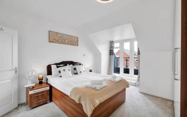 3 Bedroom and 2 Bath House with Balcony