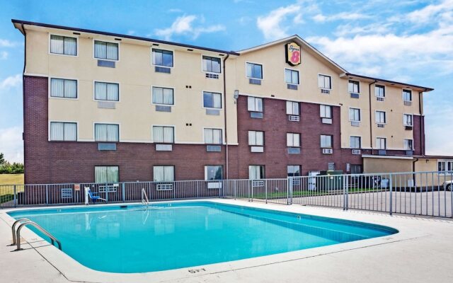 Super 8 By Wyndham Nashville/ Dntn/ Opryland Area