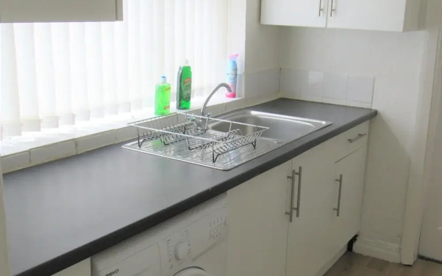 Spacious Flat Fenham