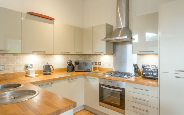 5 Lake View, Looe