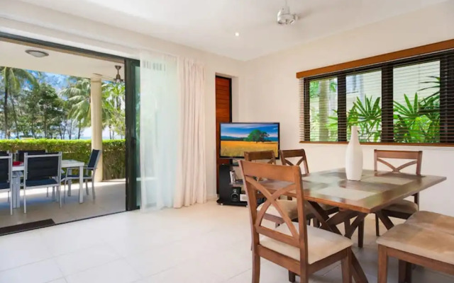 Peponi 2 - Beachfront Apartment