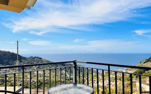 Panoramic sea and Mountain View 2 Bedroom House