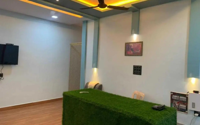 OYO Flagship 70309 Mr Hotel