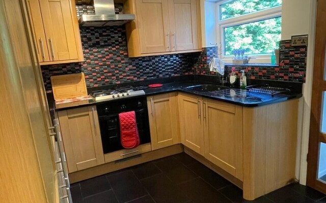 Stunning Beautiful 4-bed House in South Wales
