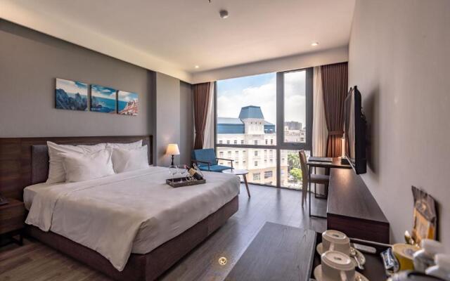 Reyna Hotel Hanoi